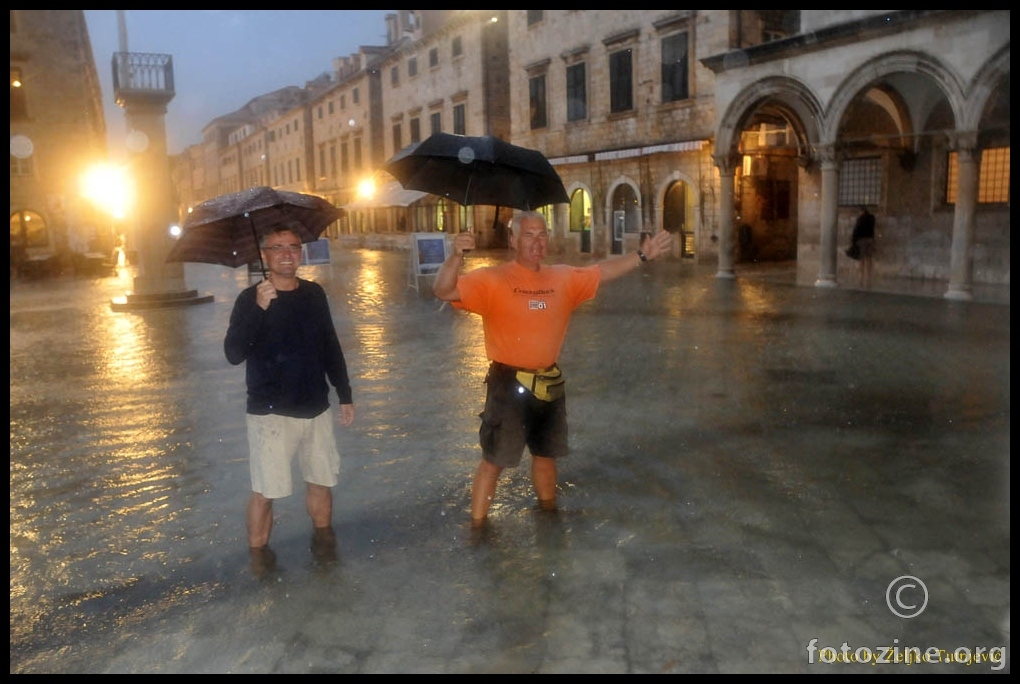 SINOĆ POPLAVIO I STRADUN - BY ŽT