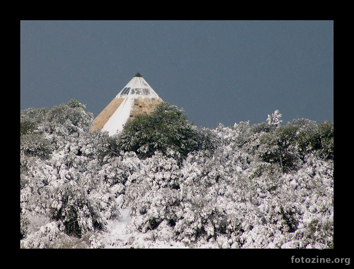 Snježne piramide