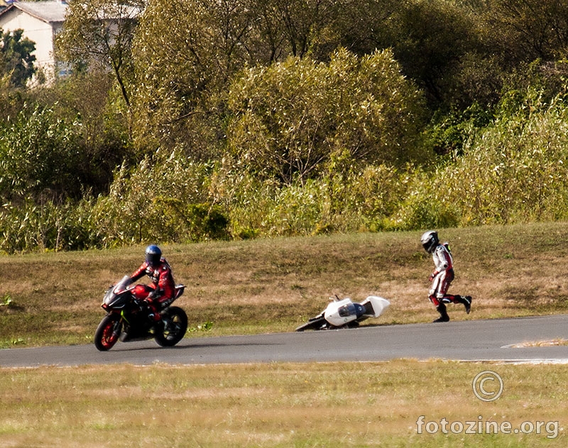 malo mu je pobegel motorek...