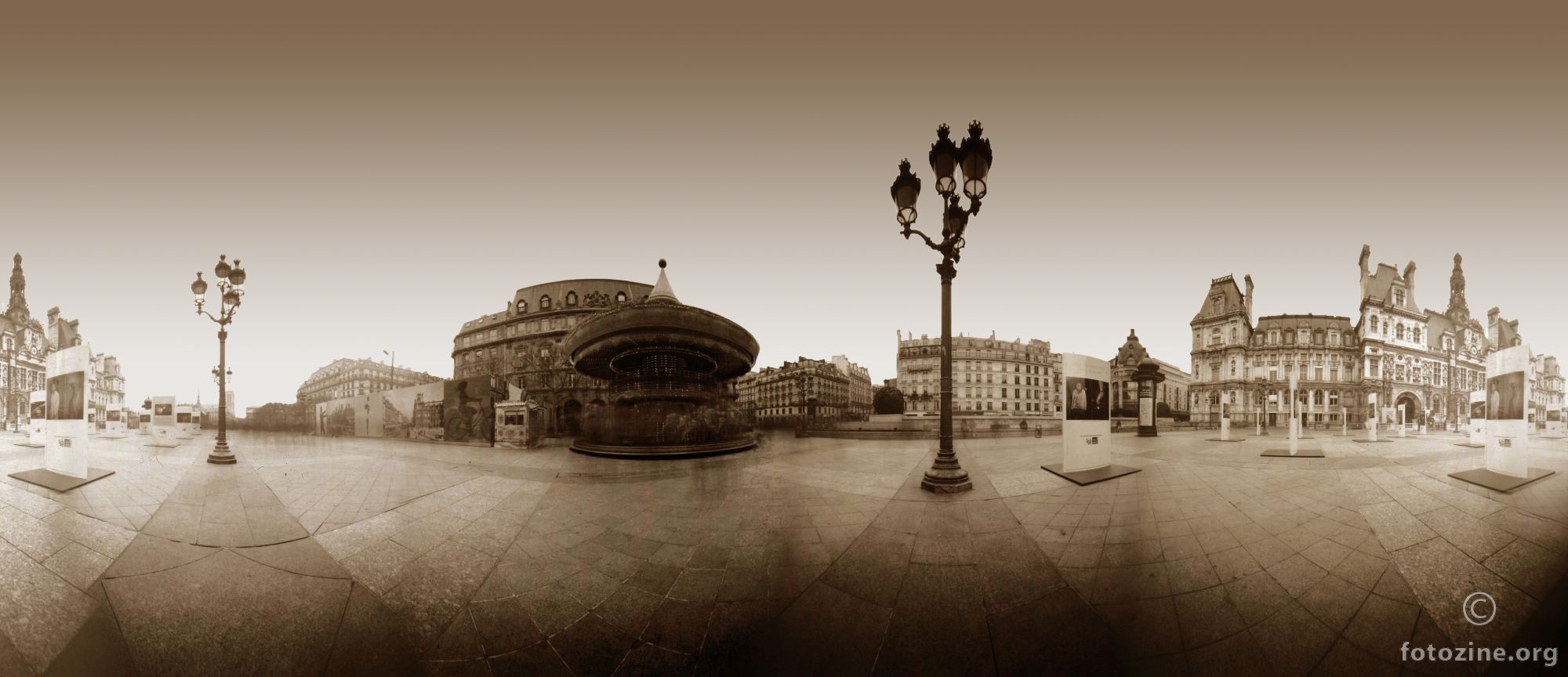 Parvis de l'hôtel de ville