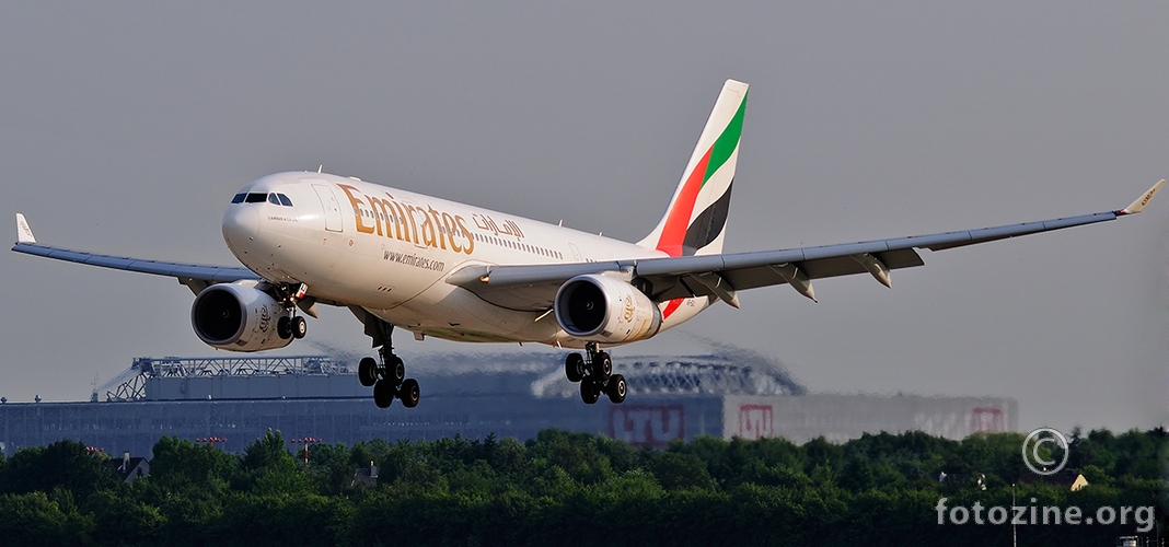 Emirates landing in DUS