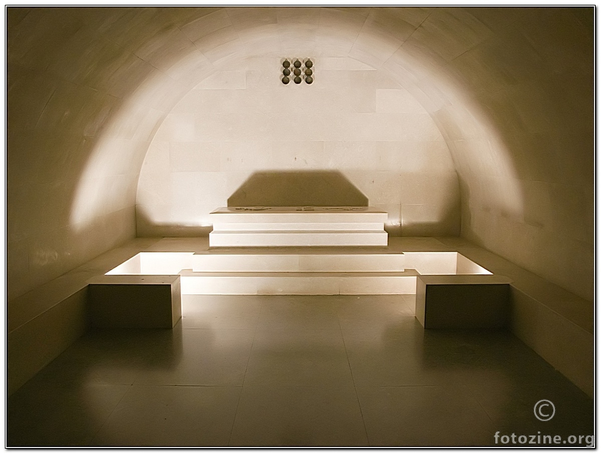 simetrija jedne grobnice...