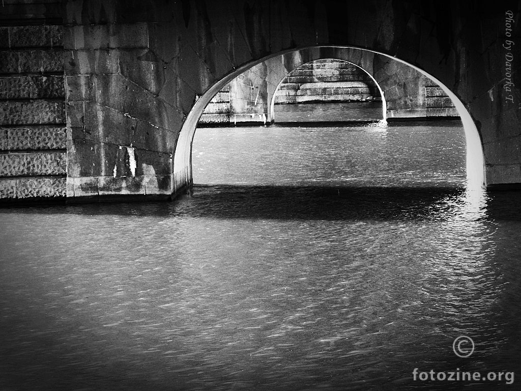 Prag 2014 - Pod mostom (1)