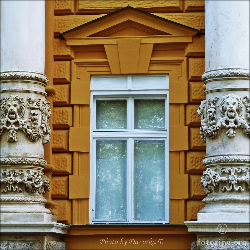 Zagrebački prozori.......na Trgu Nikole Šubića Zrinskog