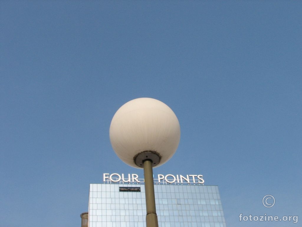 Four points and one lamp