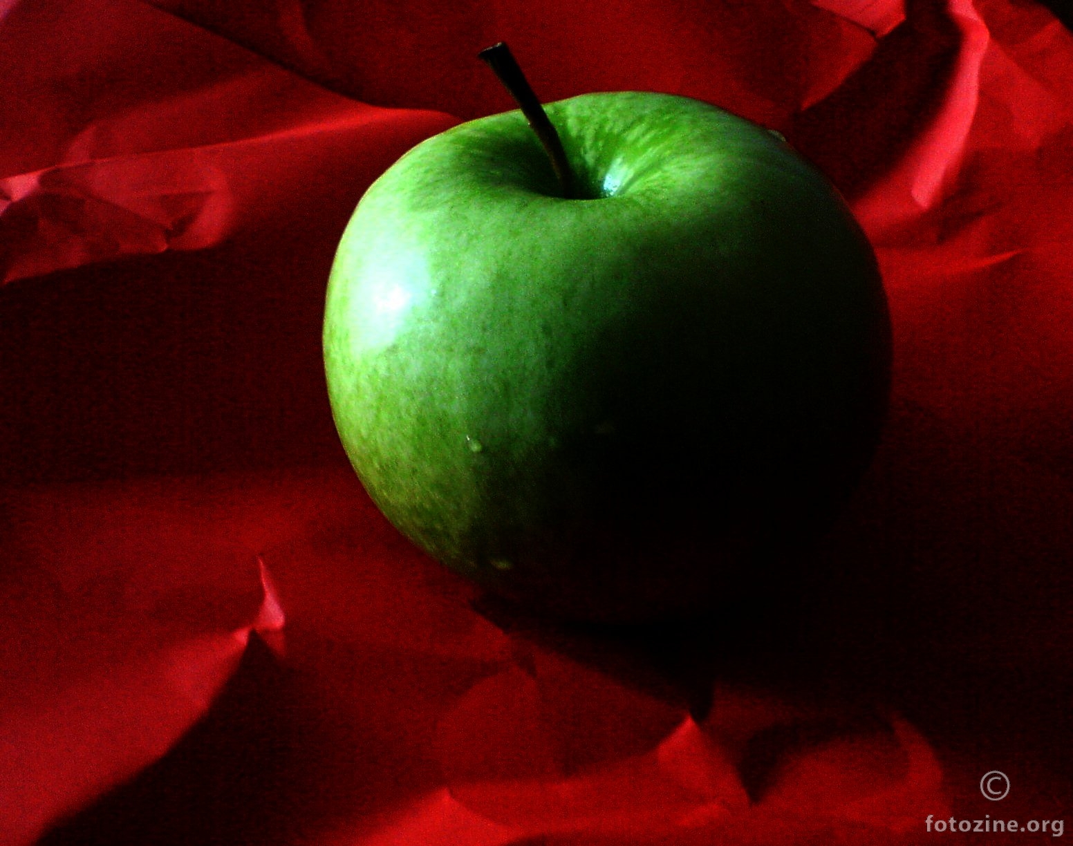 apple in red
