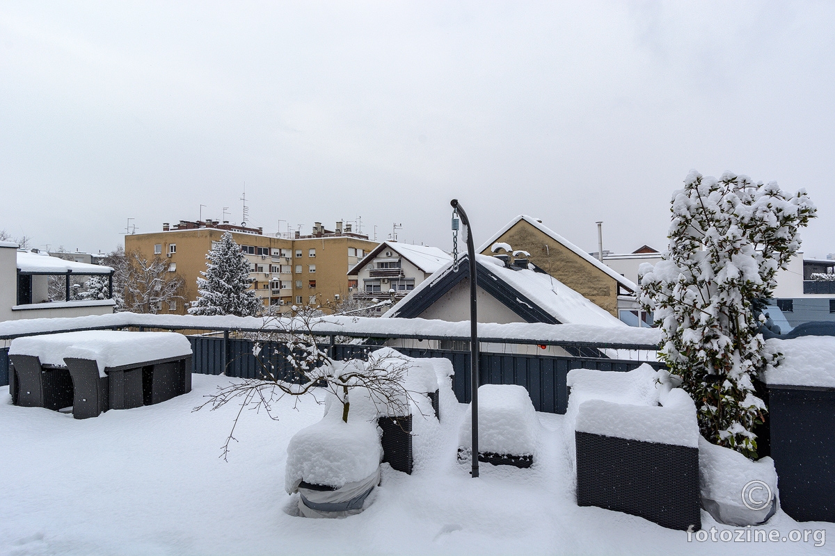 Čućim kući i čekam proljeće