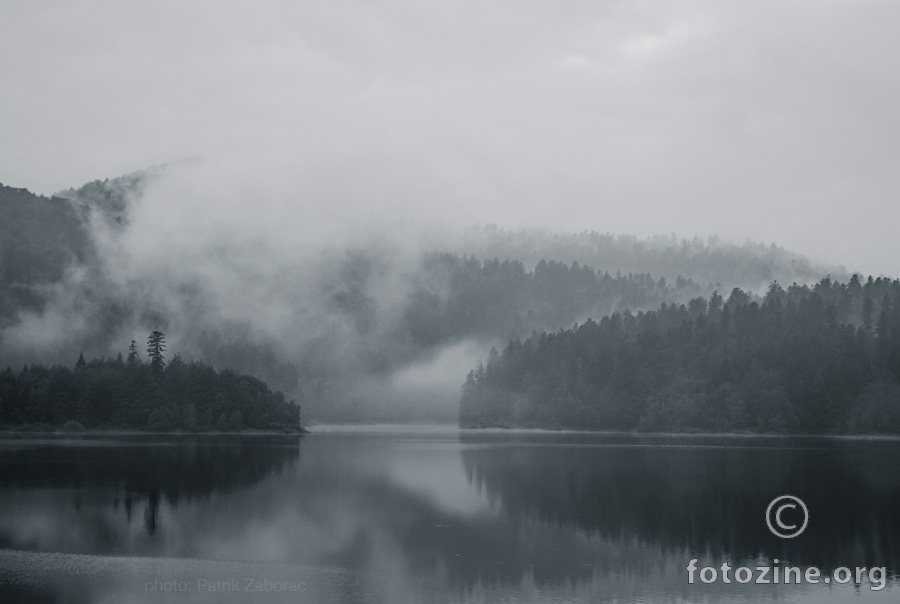 Kiša, magla, jezero
