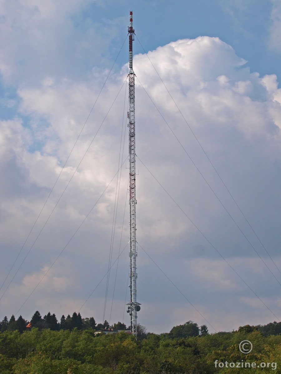 HRT odašiljač Belje - Kneževi vinogradi - stup visok 210m (40m više od tornja na Sljemenu), na nadmorskoj visini od 243 metra.