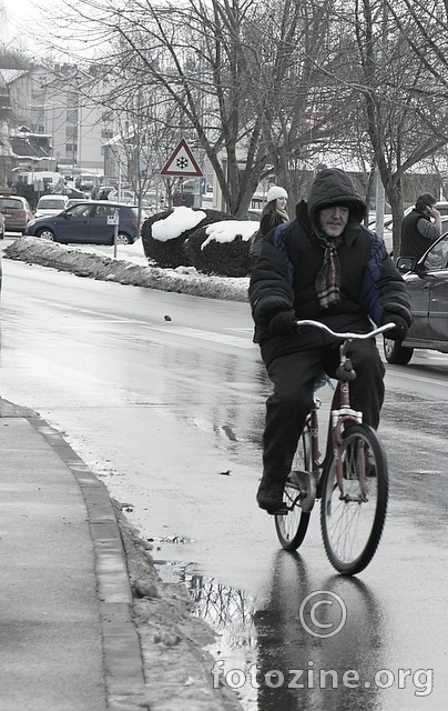 smrznuti biciklist