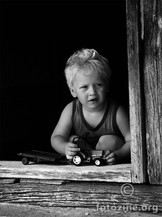 Dječak s traktorom