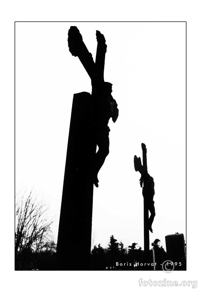 Križevi na groblju