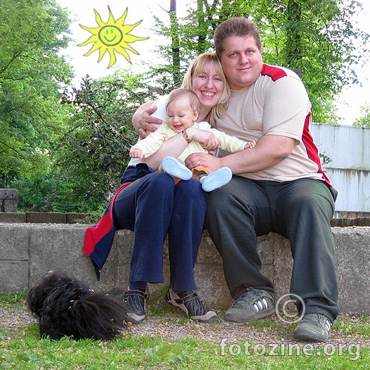 Obiteljski portret sa psom i suncem