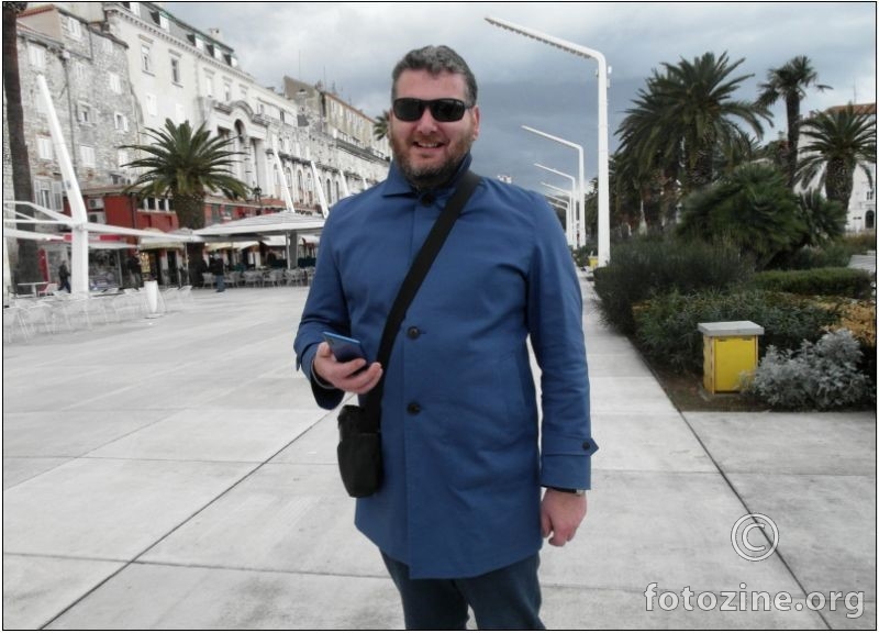 gospodin Ži šeta Rivom /prije kiše/