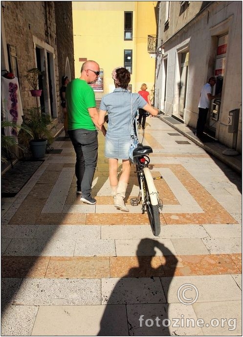 slika iz sunčane ulice