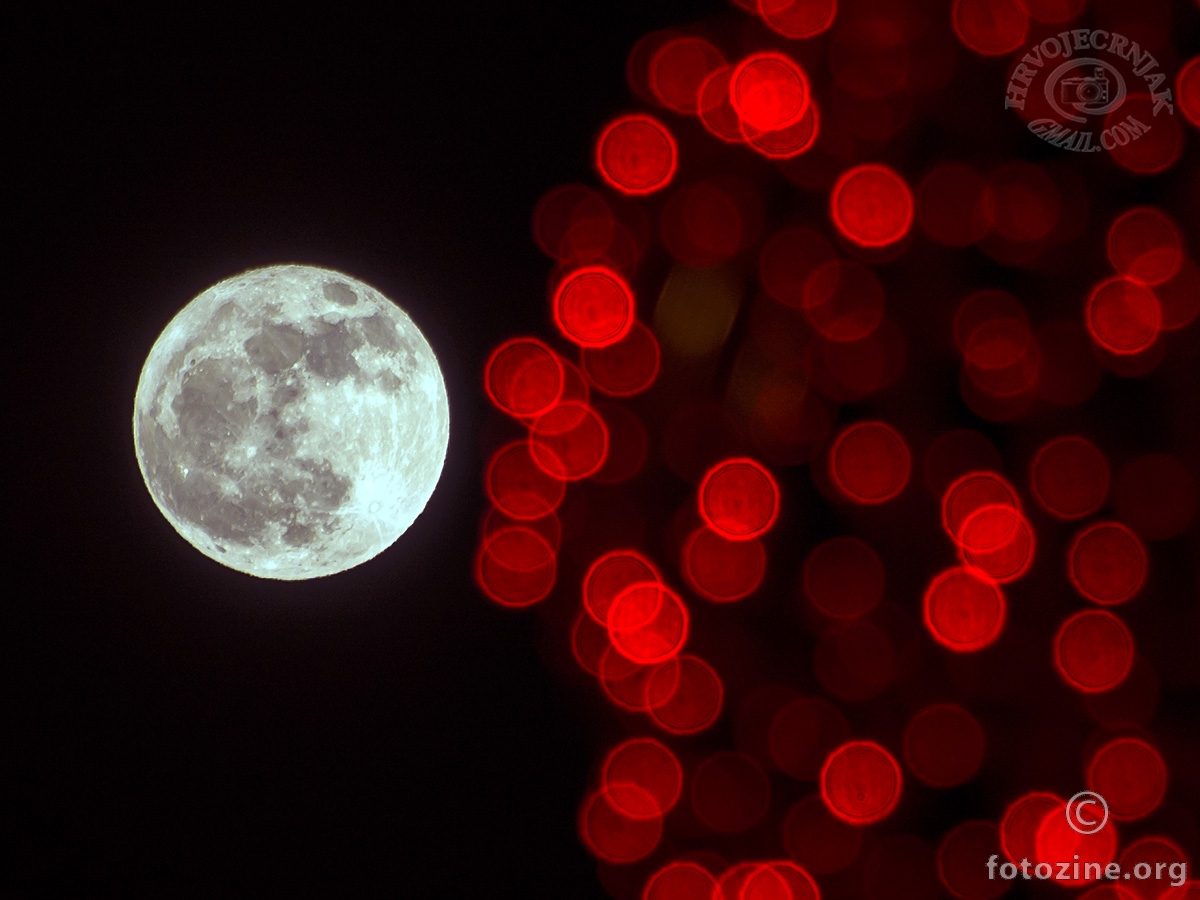 Mjesec i Božićne lampice