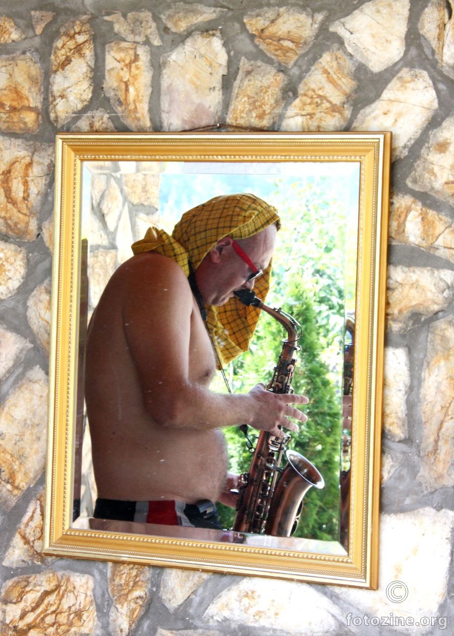 picture of a saxophone player