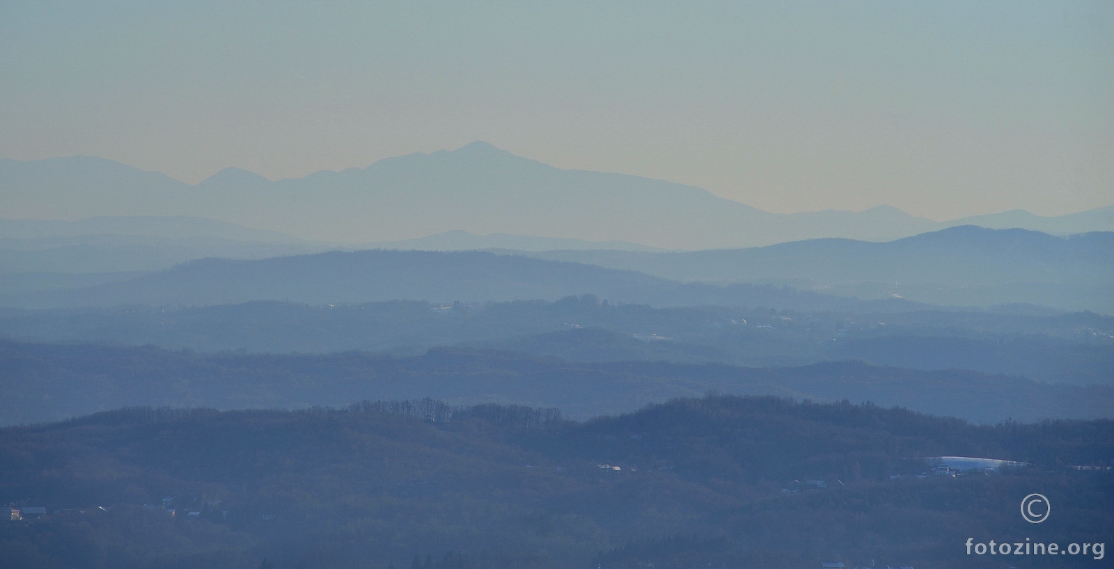 Pogled preko Karlovačke županije do Ličke Plješivice
