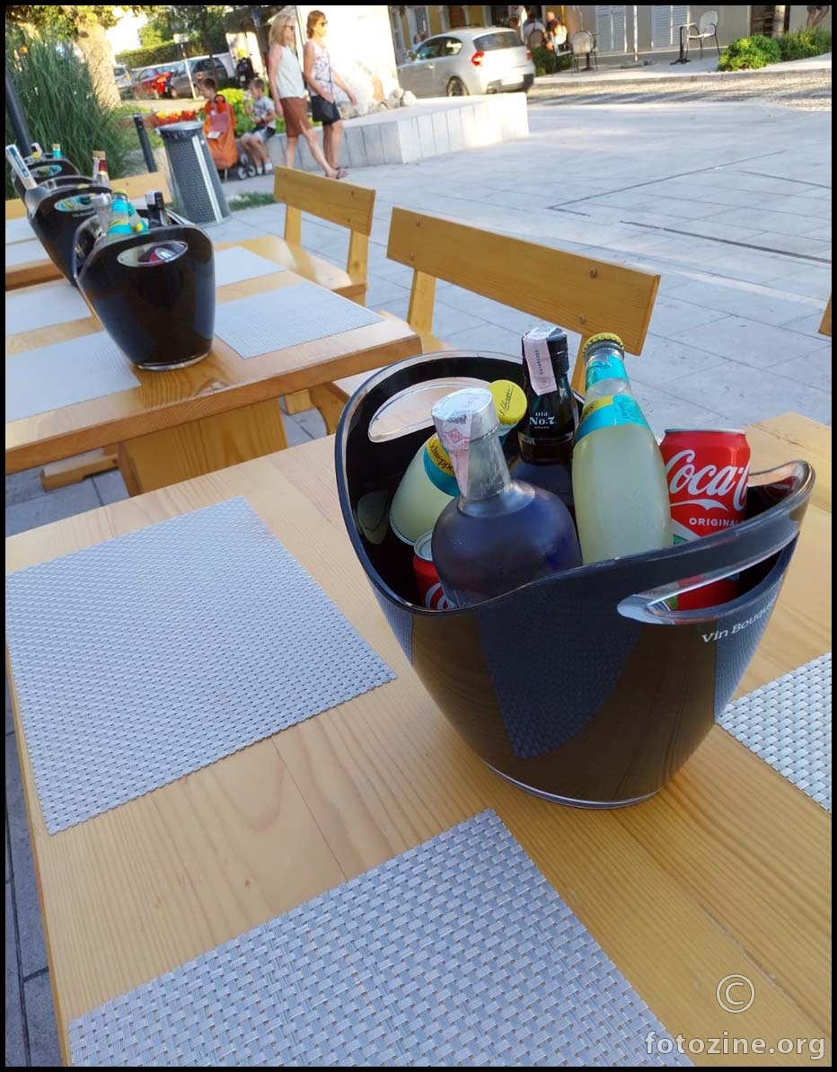 Selce - ponuđena hladna pića...