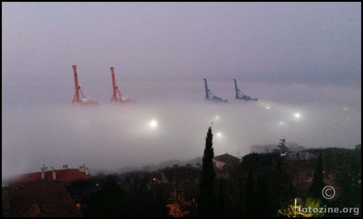 magluština u riječkoj luci