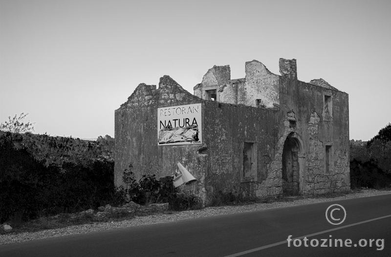 Restoran Natura-reklama na ulazu u Lumbardu