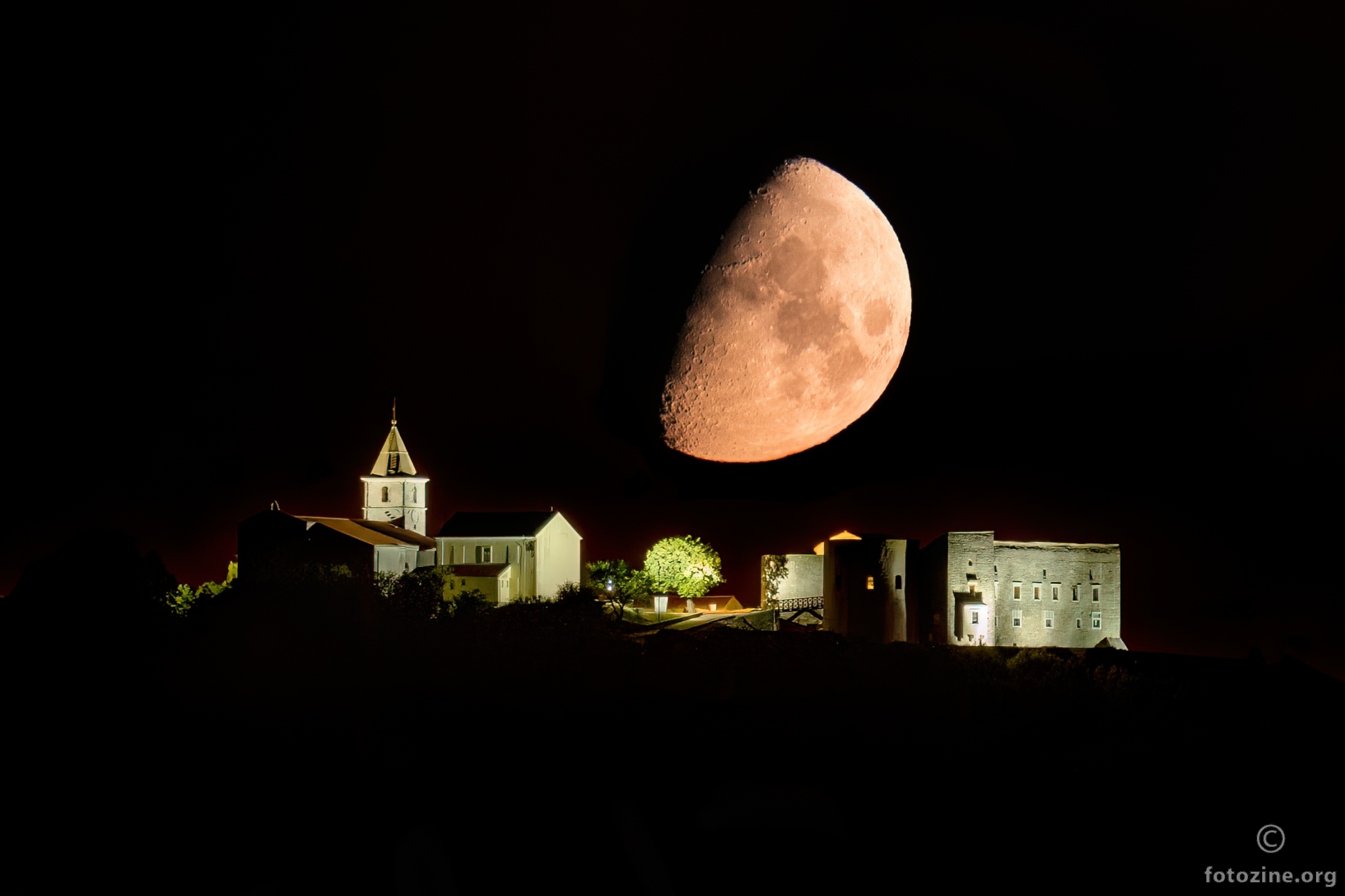 Mjesec iznad Grada Grobnika