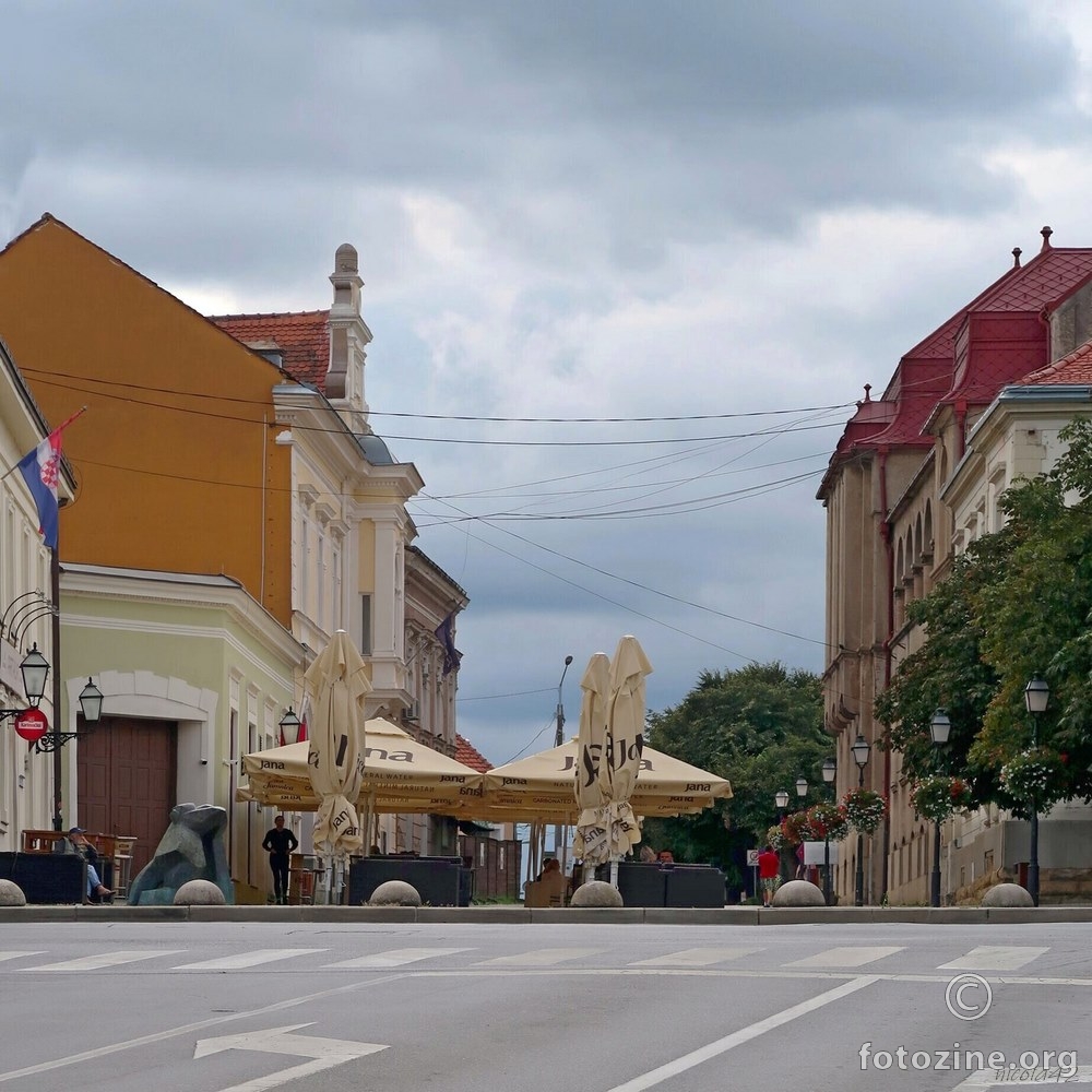 ...sredina tjedna središtem grada ... ...