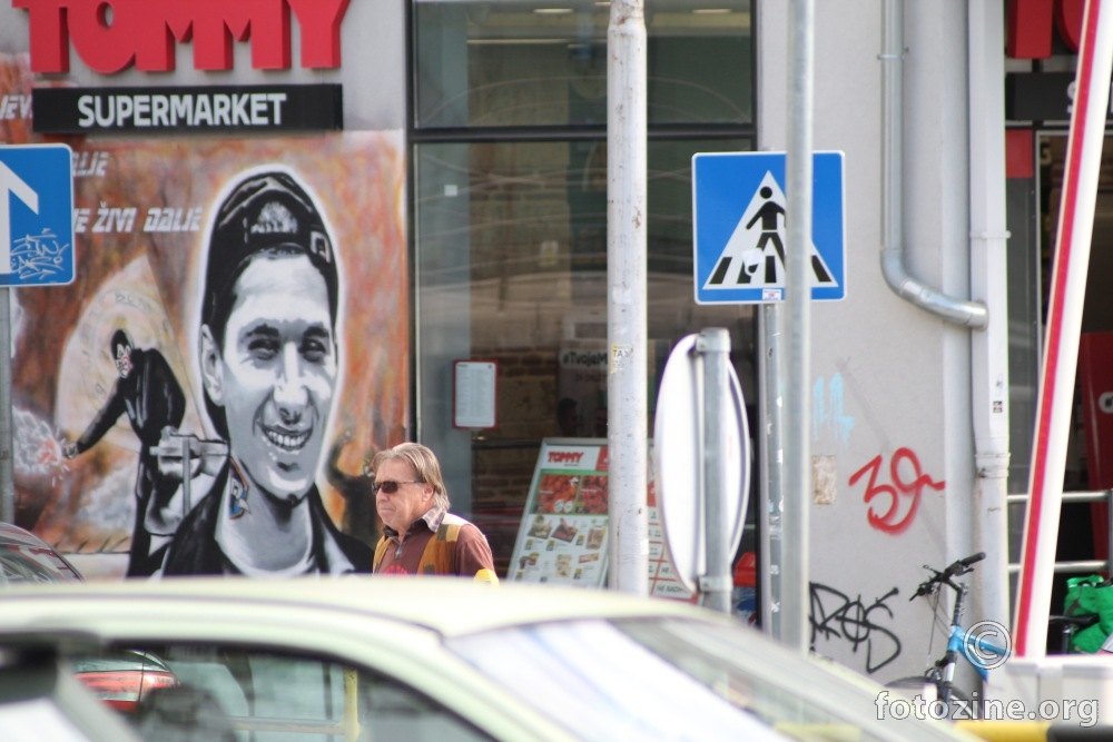 IMG_6053_Supermarket živi dalje