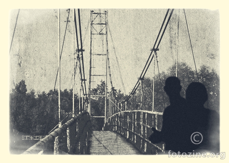 Sjene na starom mostu