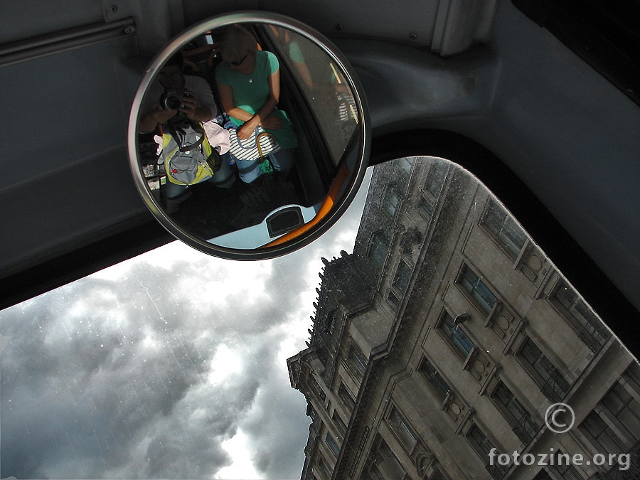 u gornjem retrovizoru