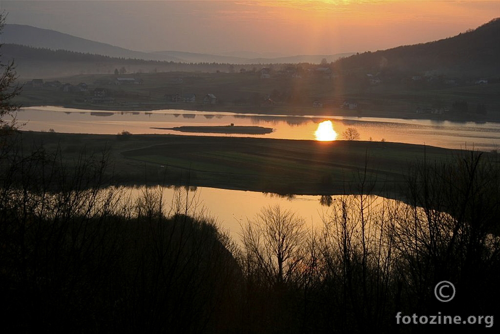 Buđenje na jezeru