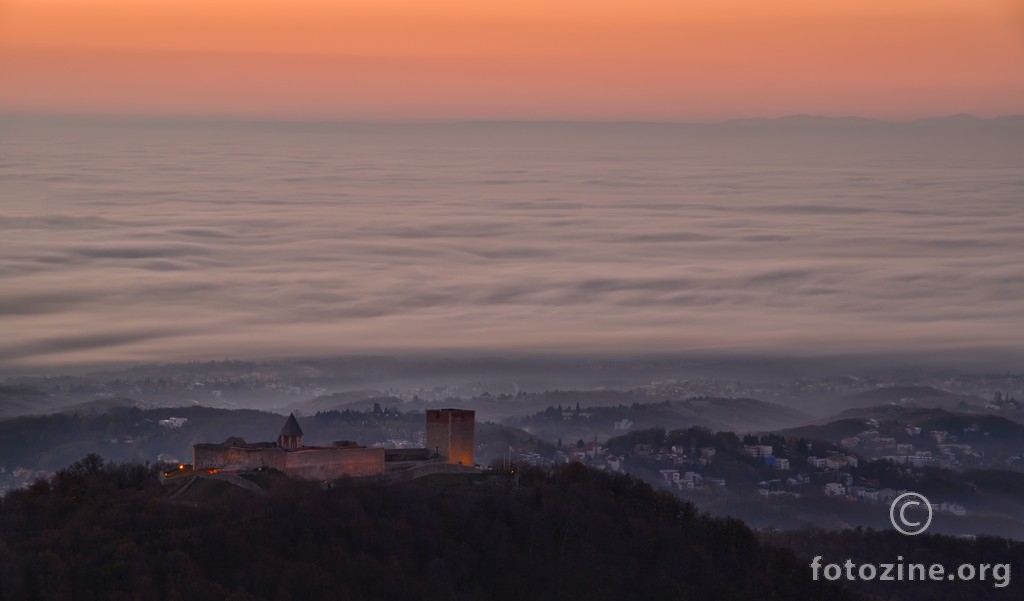 Zagreb u magli