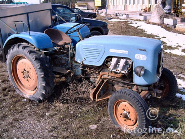 Stari traktor